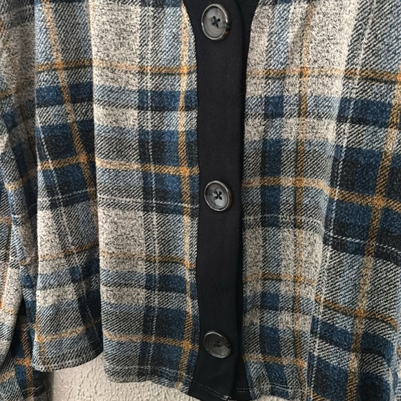 Women’s Maurice’s Plaid Lightweight Button Cardigan, XL - Picture 3 of 6